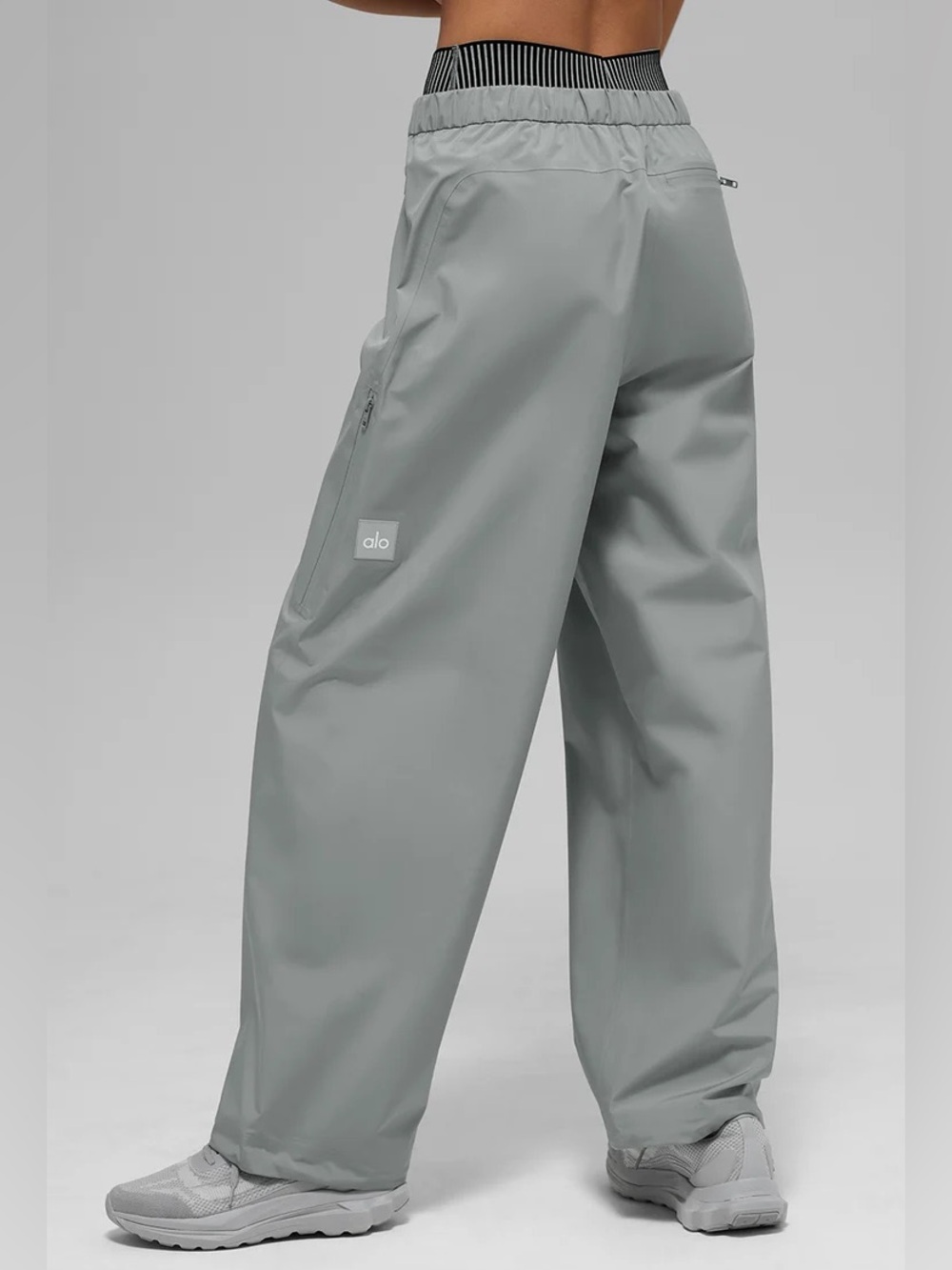 NWT ALO ALPHA SHELL PANT LUNAR GREY SIZE M